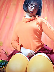 Explosive asian GF is spreading pussy