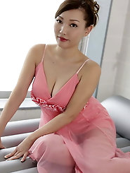 Love in stunning milky boulder-holder