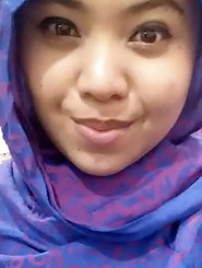 Hot japanese damsel is masturbating herself